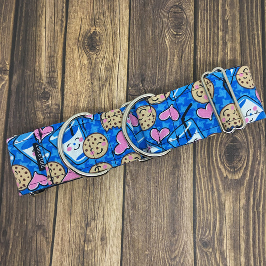 Collier pour chien bleu ,avec biscuit ,fermeture à clip fais au Québec 